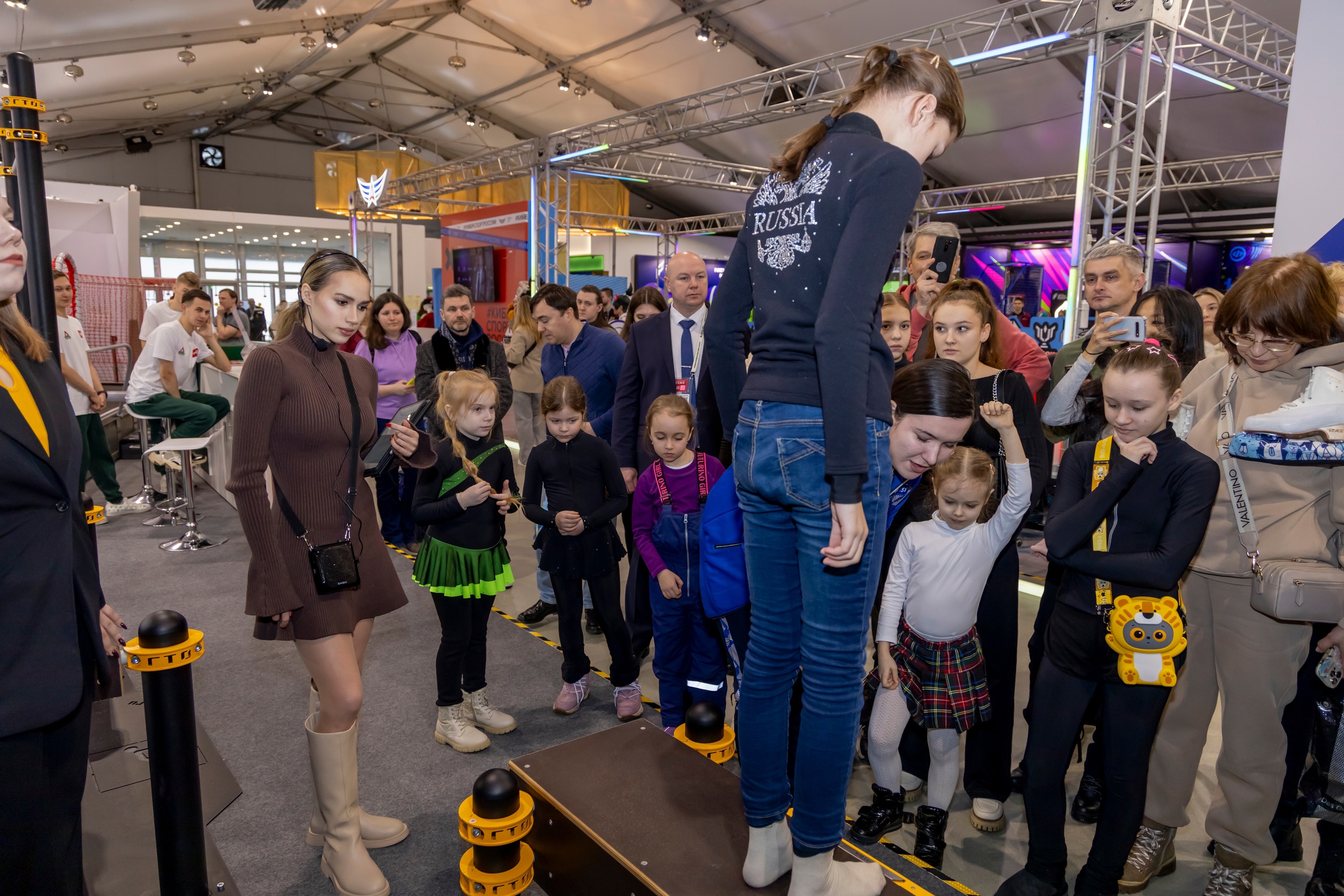 Олимпийская чемпионка Алина Загитова посетила стенд  ГТО на Международной выставке-форуме «Россия».